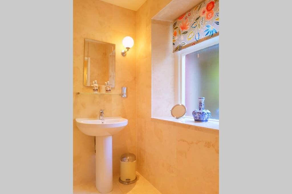 No 6 The Square Tearooms & Accommodation 巴克斯顿 外观 照片